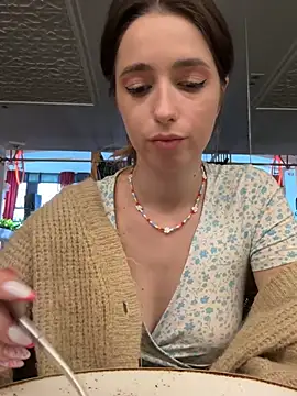 Maria Moonlight online show from March 9, 2025, 2:43 pm