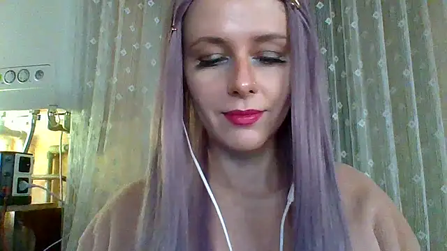 LuminousLady online show from February 13, 2025, 9:49 pm