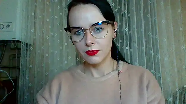 LuminousLady online show from March 19, 2025, 6:34 pm