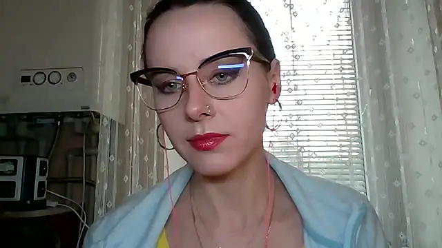 LuminousLady online show from September 28, 2025, 1:16 pm