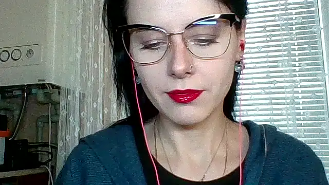 LuminousLady online show from November 5, 2025, 10:48 am