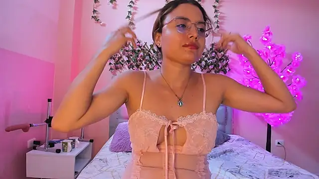 littletammy4u  online show from September 22, 2025, 1:35 pm