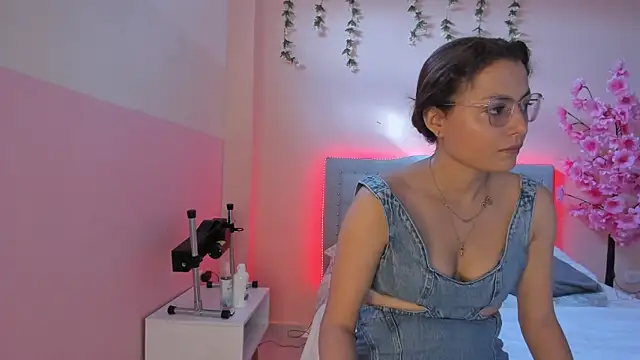 littletammy4u  online show from October 3, 2025, 12:35 pm