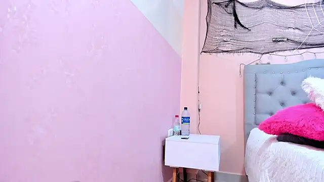 littletammy4u  online show from November 3, 2025, 12:17 pm