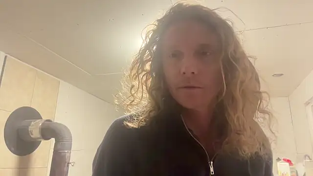 Snapshot of redone8in chatting on February 7, 2025, 12:17 pm redone8in online show from February 7, 2025, 12:17 pm