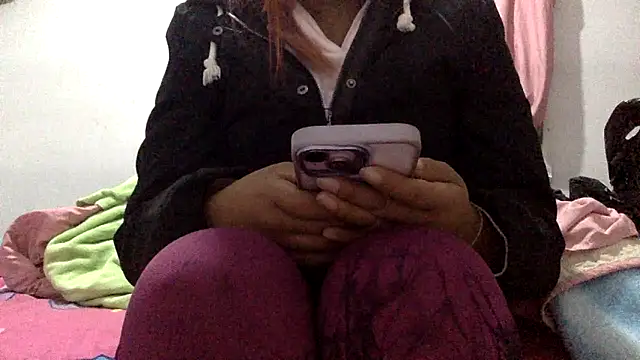 sharonlopez9611 online show from November 12, 2025, 2:45 am