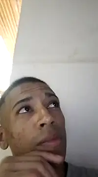 Snapshot of Mineirinho043 chatting on February 5, 2025, 4:37 am Mineirinho043 online show from February 5, 2025, 4:37 am