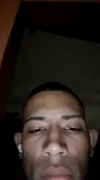 Snapshot of Mineirinho043 chatting on February 12, 2025, 3:29 am Mineirinho043 online show from February 12, 2025, 3:29 am