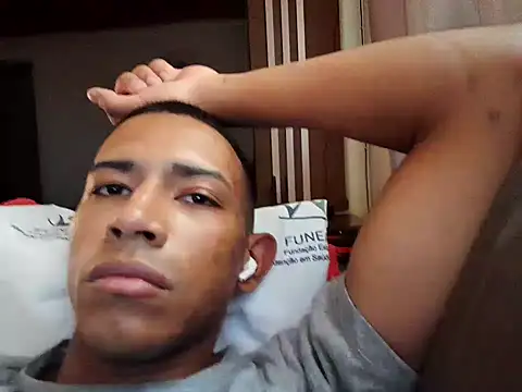 Snapshot of Mineirinho043 chatting on February 14, 2025, 2:44 pm Mineirinho043 online show from February 14, 2025, 2:44 pm