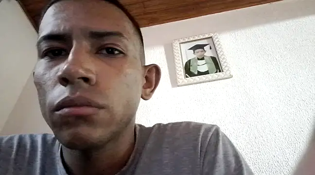 Snapshot of Mineirinho043 chatting on February 14, 2025, 9:43 pm Mineirinho043 online show from February 14, 2025, 9:43 pm