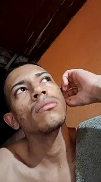 Snapshot of Mineirinho043 chatting on February 24, 2025, 10:58 pm Mineirinho043 online show from February 24, 2025, 10:58 pm