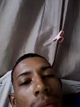 Snapshot of Mineirinho043 chatting on February 25, 2025, 5:08 am Mineirinho043 online show from February 25, 2025, 5:08 am