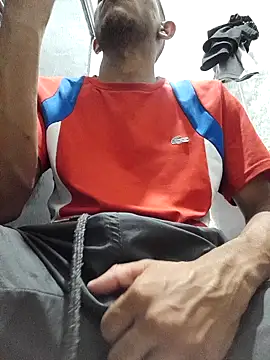 Snapshot of Mineirinho043 chatting on February 26, 2025, 4:03 am Mineirinho043 online show from February 26, 2025, 4:03 am