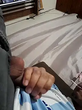 Snapshot of Mineirinho043 chatting on March 5, 2025, 1:21 am Mineirinho043 online show from March 5, 2025, 1:21 am