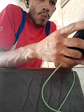 Snapshot of Mineirinho043 chatting on March 14, 2025, 5:13 pm Mineirinho043 online show from March 14, 2025, 5:13 pm