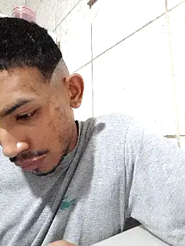 Snapshot of Mineirinho043 chatting on March 17, 2025, 3:03 am Mineirinho043 online show from March 17, 2025, 3:03 am