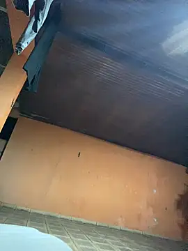 Mineirinho043 online show from April 17, 2026, 11:19 pm