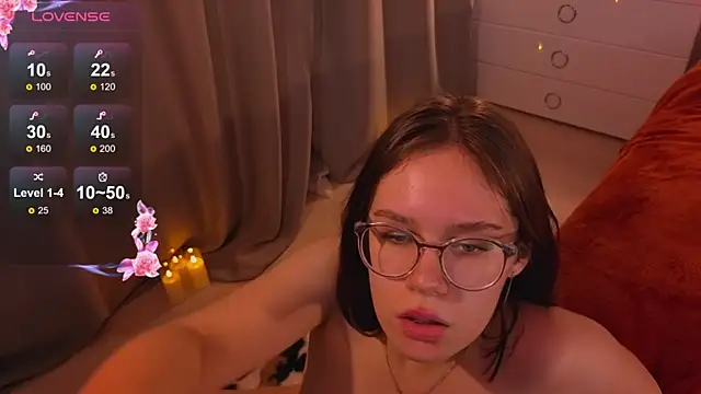 Mia Luw online show from October 21, 2025, 3:46 pm