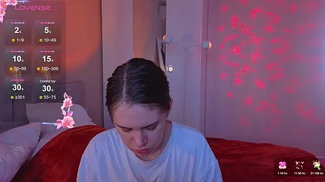 Mia Luw online show from November 6, 2025, 3:40 am