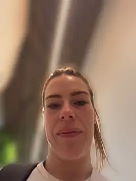 oliviafranciis online show from July 15, 2026, 10:37 pm