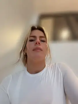 oliviafranciis online show from July 21, 2026, 9:39 pm