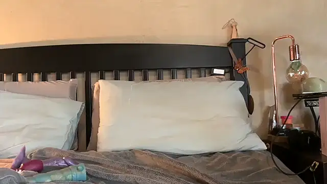 SophieStarShine online show from November 12, 2025, 3:23 pm