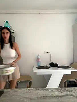 Celine Roxelle online show from September 9, 2025, 10:15 am