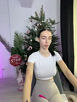 Celine Roxelle online show from November 18, 2025, 11:58 am