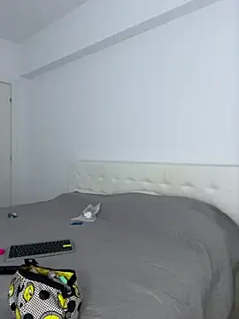 Celine Roxelle online show from December 19, 2025, 8:54 am