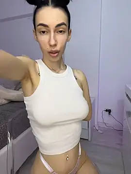 Celine Roxelle online show from March 9, 2026, 9:41 pm