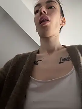 Celine Roxelle online show from March 15, 2026, 2:34 pm