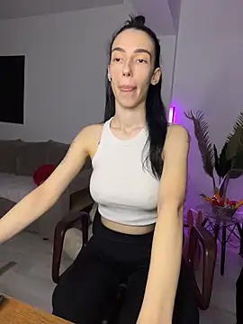 Celine Roxelle online show from April 3, 2026, 8:29 pm