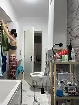 Celine Roxelle online show from April 8, 2026, 12:38 pm