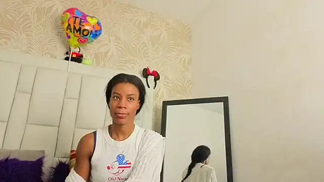 dafnnelewis online show from April 18, 2026, 11:14 am