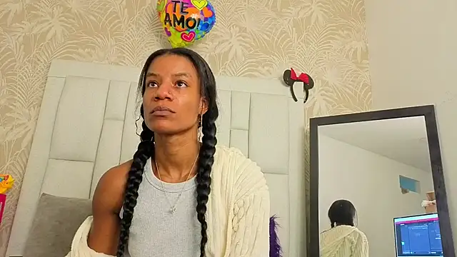 dafnnelewis online show from April 20, 2026, 11:13 am