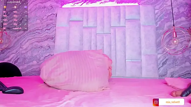 MiaVelveett online show from November 23, 2025, 1:16 am