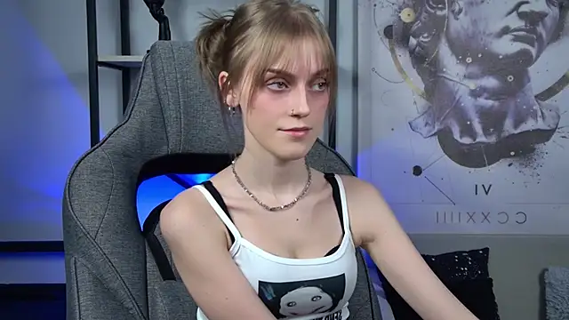 KiraMontoya online show from March 13, 2026, 11:55 pm