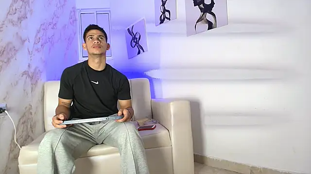 ANDRES STUD online show from November 4, 2025, 4:44 am