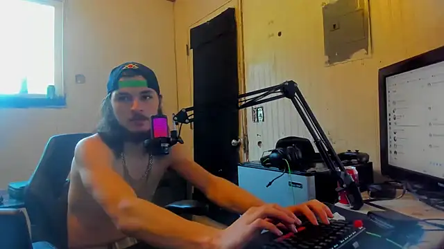 nuttyking2022 online show from February 4, 2025, 9:10 pm