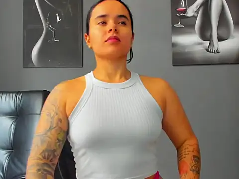 Snapshot of karlyjons12 chatting on December 16, 2025, 4:23 pm karlyjons12 online show from December 16, 2025, 4:23 pm