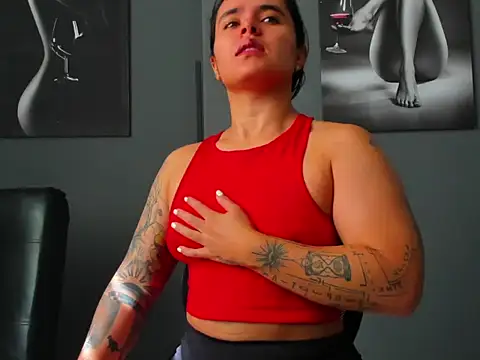 Snapshot of karlyjons12 chatting on February 4, 2026, 2:45 pm karlyjons12 online show from February 4, 2026, 2:45 pm