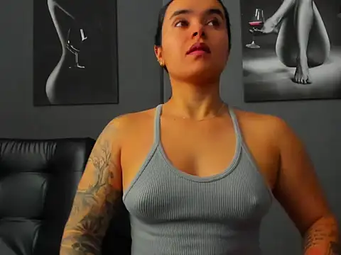 Snapshot of karlyjons12 chatting on April 8, 2026, 1:33 pm karlyjons12 online show from April 8, 2026, 1:33 pm