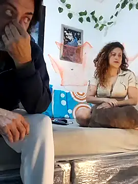 jeans and emma online show from October 25, 2025, 1:02 am