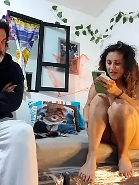 jeans and emma online show from October 26, 2025, 3:12 am