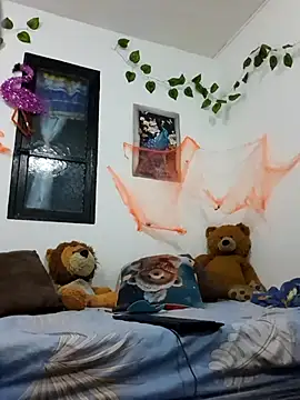 jeans and emma online show from November 2, 2025, 1:30 am