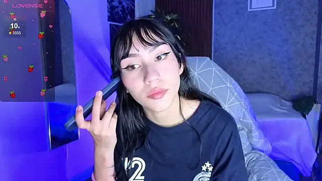 Miaa Lee7 online show from April 18, 2026, 8:42 pm