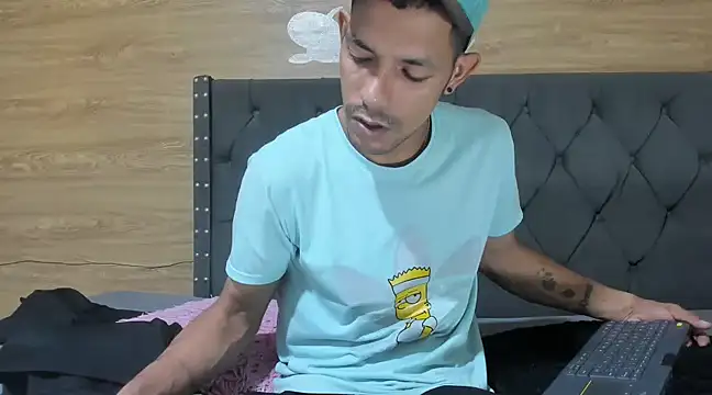 guyeifmaxiro online show from February 8, 2025, 7:59 pm