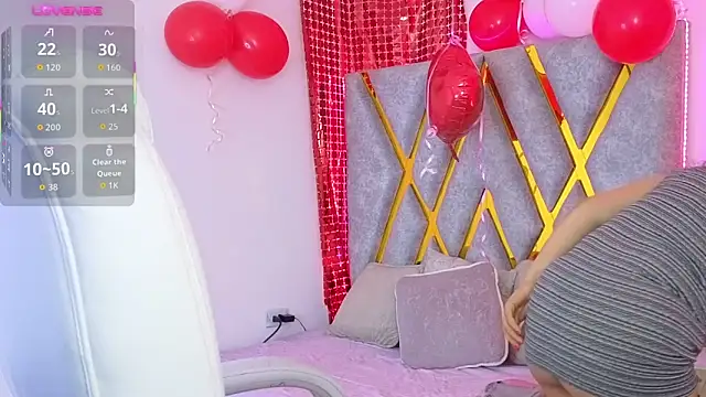 Cintiia Holmes online show from February 18, 2026, 11:33 pm