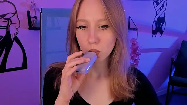 DariaTate online show from September 18, 2025, 2:30 pm