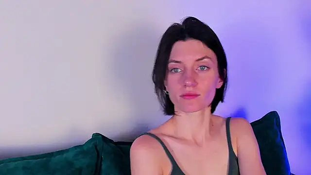 roxy riot  online show from February 8, 2025, 7:59 am